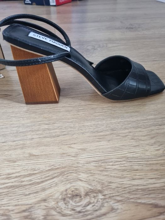 Черни Steve Madden сандали с дебел ток