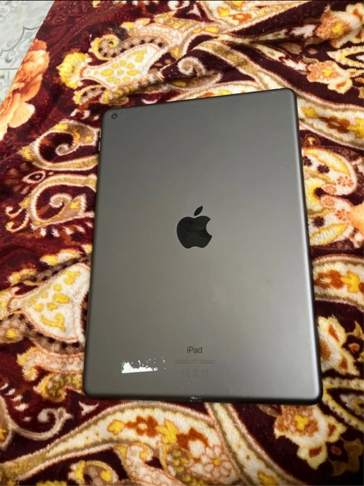 Vând iPad generația 8