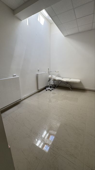 Inchiriez Post Frizerie / Barber  , Manichiura /Pedichiura, Camere