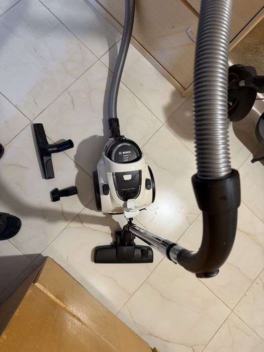 Прахосмукачка Bosch Bagless vacuum cleaner VXBSGS05V2