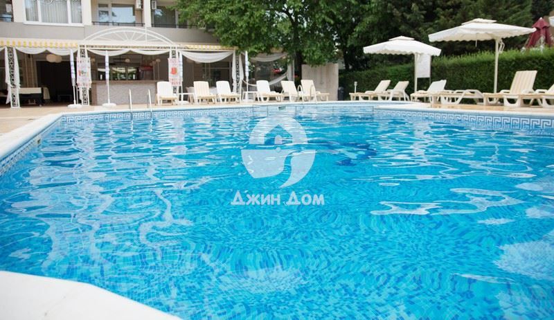 Просторен тристаен апартамент в к-с „Карлово“, к.к. Слънчев бряг