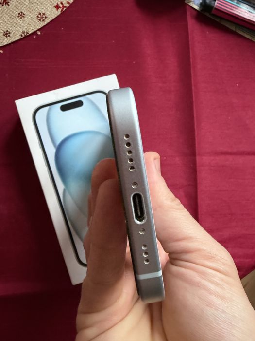Продавам iPhone 15 128GB 84% батерия, много запазен!