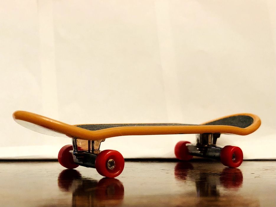 Mini скейтборд с чифт гуми за сменяне.