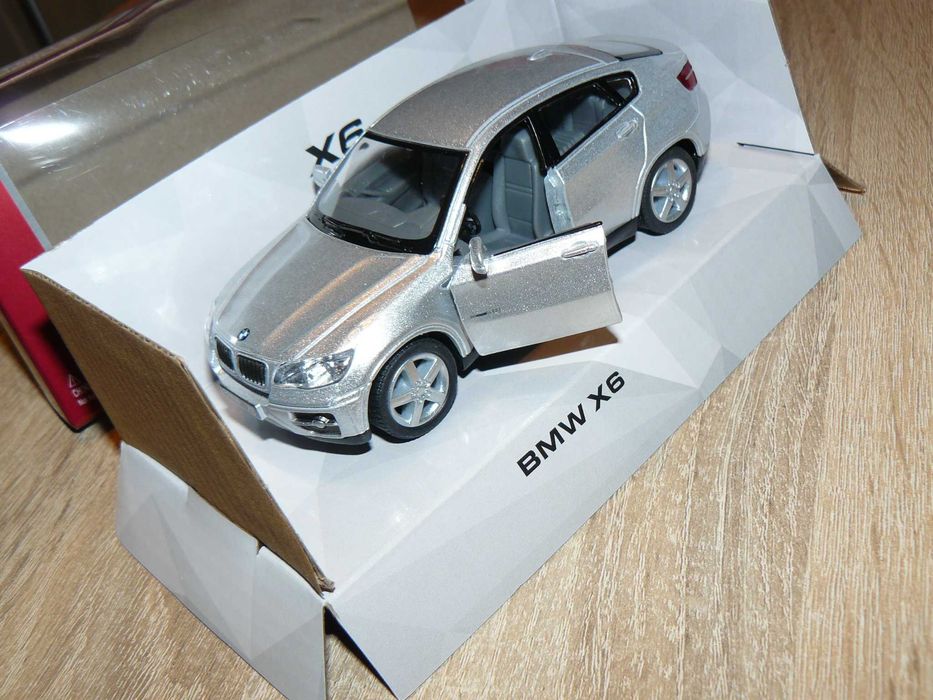 Macheta Auto De Colectie BMW X6 Scara 1:38,Noua, Produs De KINSMART