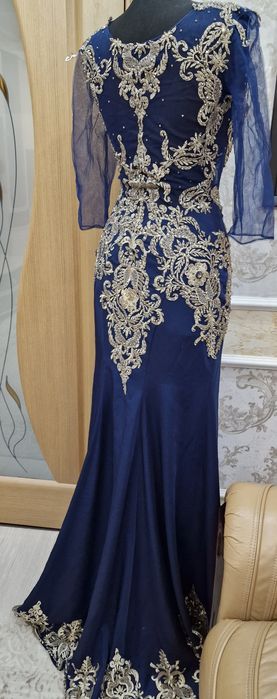 Шикарное,вечернее платье