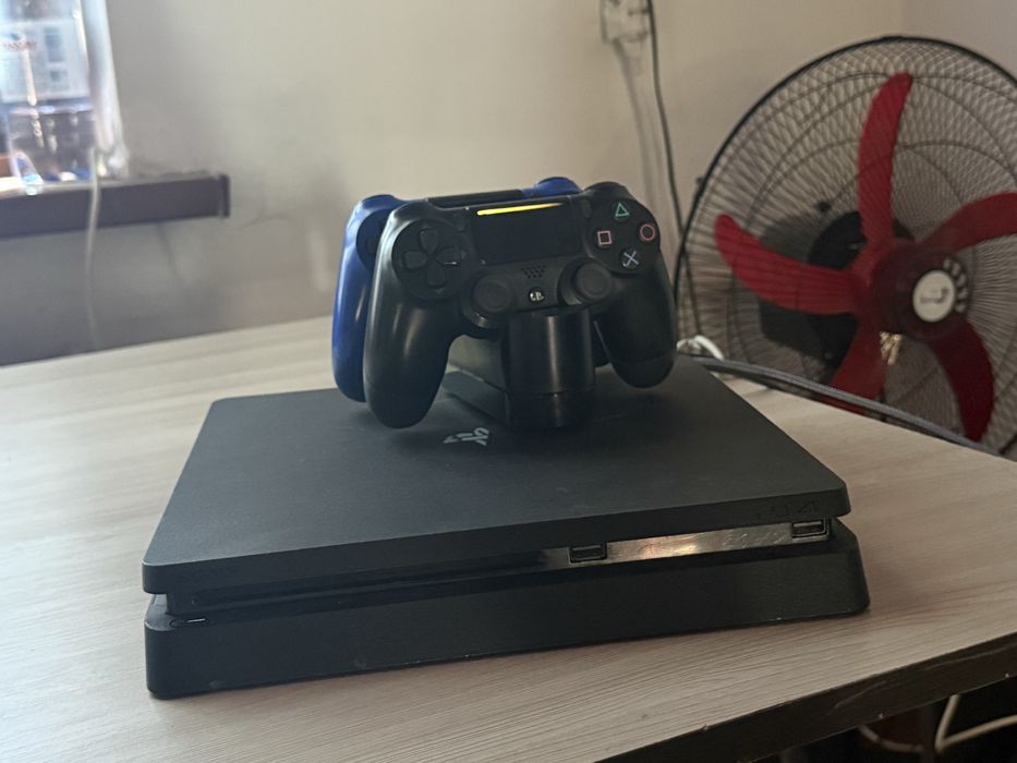 Продам ps4 в идеальном состоянии