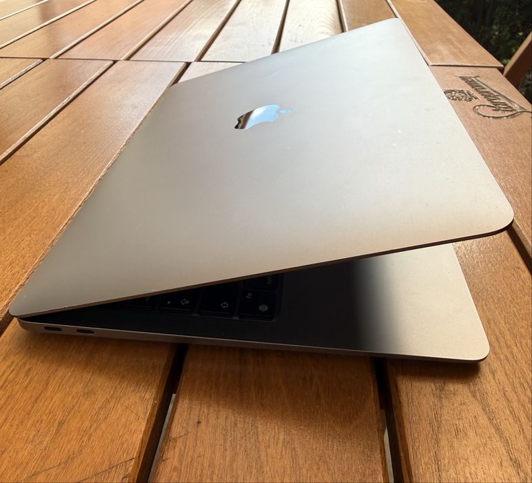 Macbook Air M1 16gb RAM cu profil MDM stare foarte buna