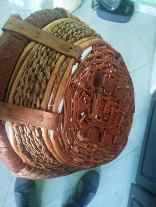 Продавам две бижутерни кутии от дърво резба.