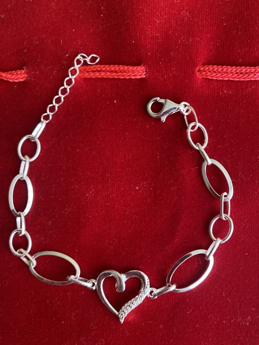 Сребърни гривни със сърца
