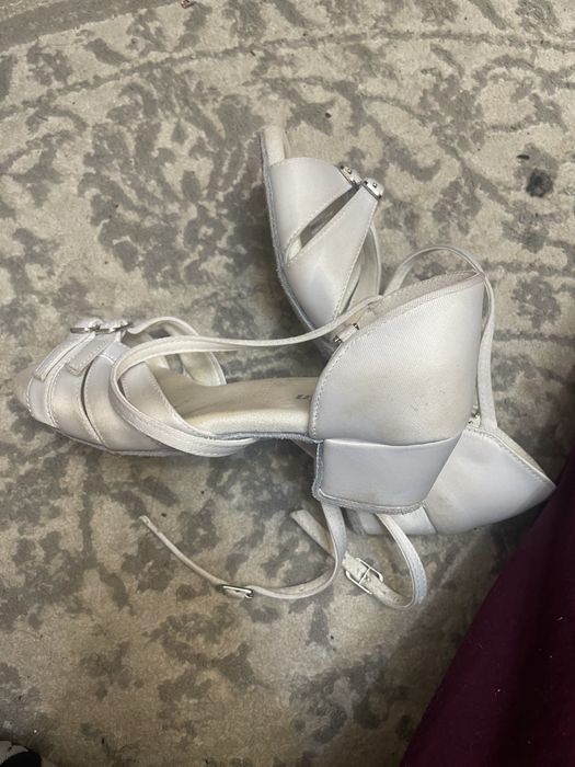 Детские танцевальные туфли.