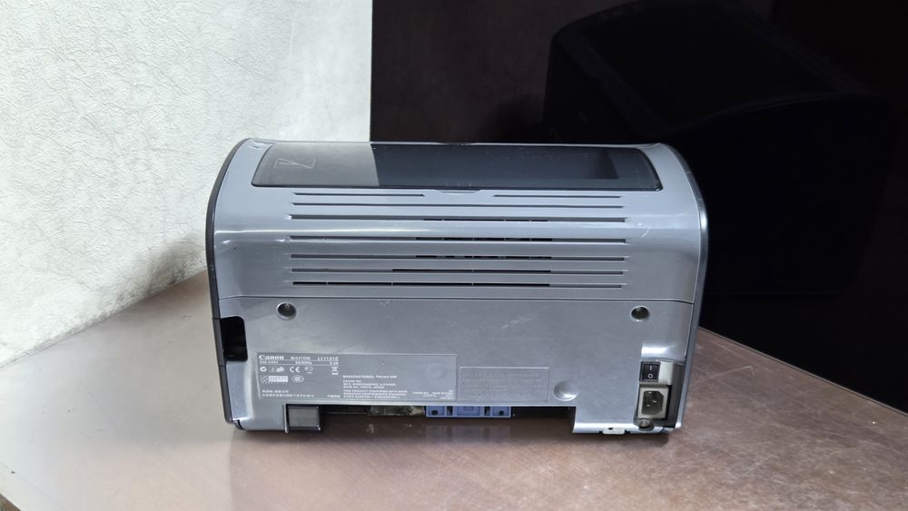 Продаю черно-белый лазерный принтер Canon LBP2900