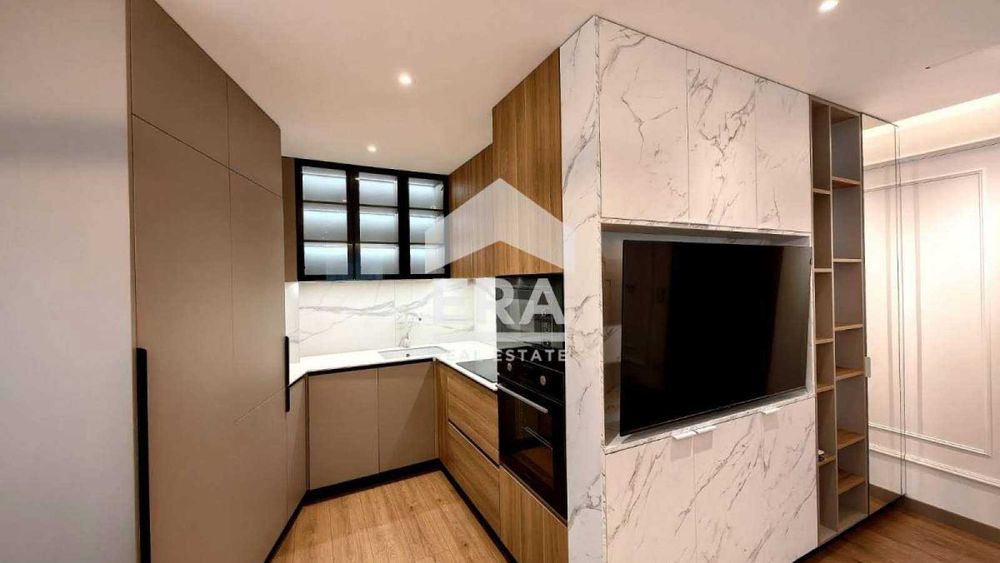 Дава се под наем Тристаен апартамент в Русе, Център - 86 кв.м за 950 € - Снимка #3