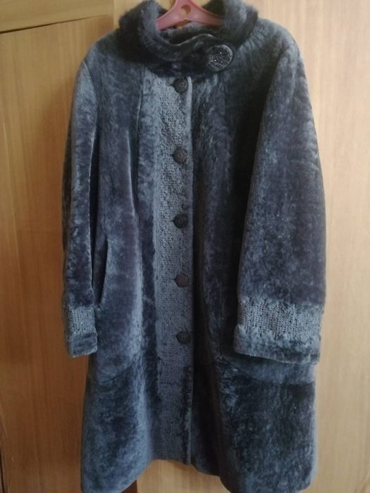 Продам женскую шубу.