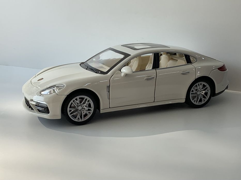 Modelka Porsche Panamera 1:24