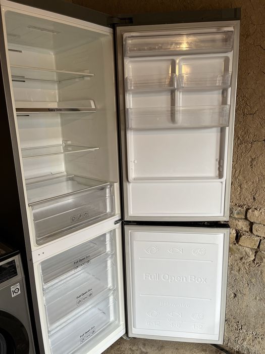 Samsung тоңазытқыш, таза, жұмыс істеп тұр