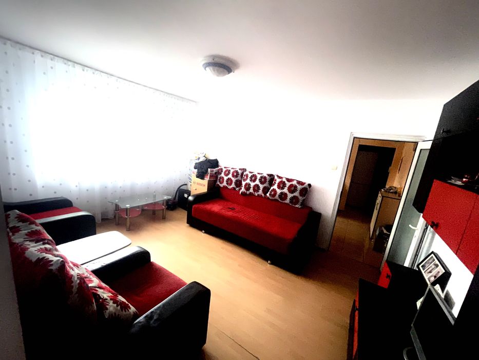 vând apartament 3 camere 56 mp decomandat