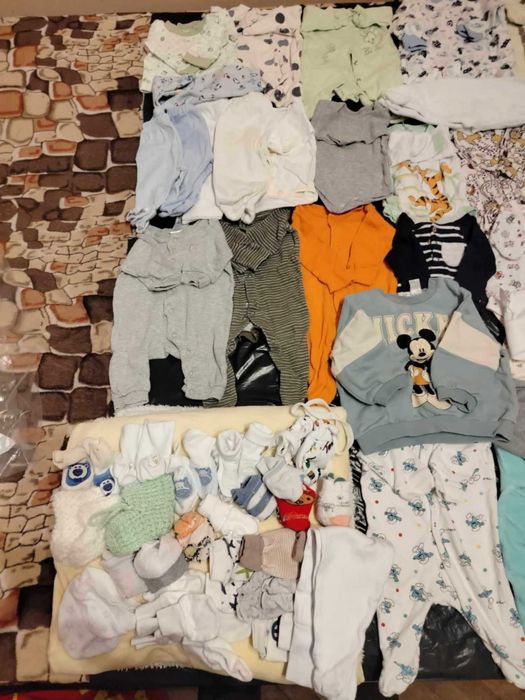 Лот бебешки дрехи 0-6м