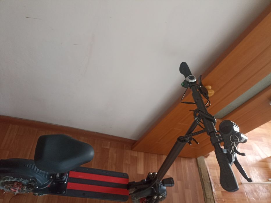 Продам электросамокат новый