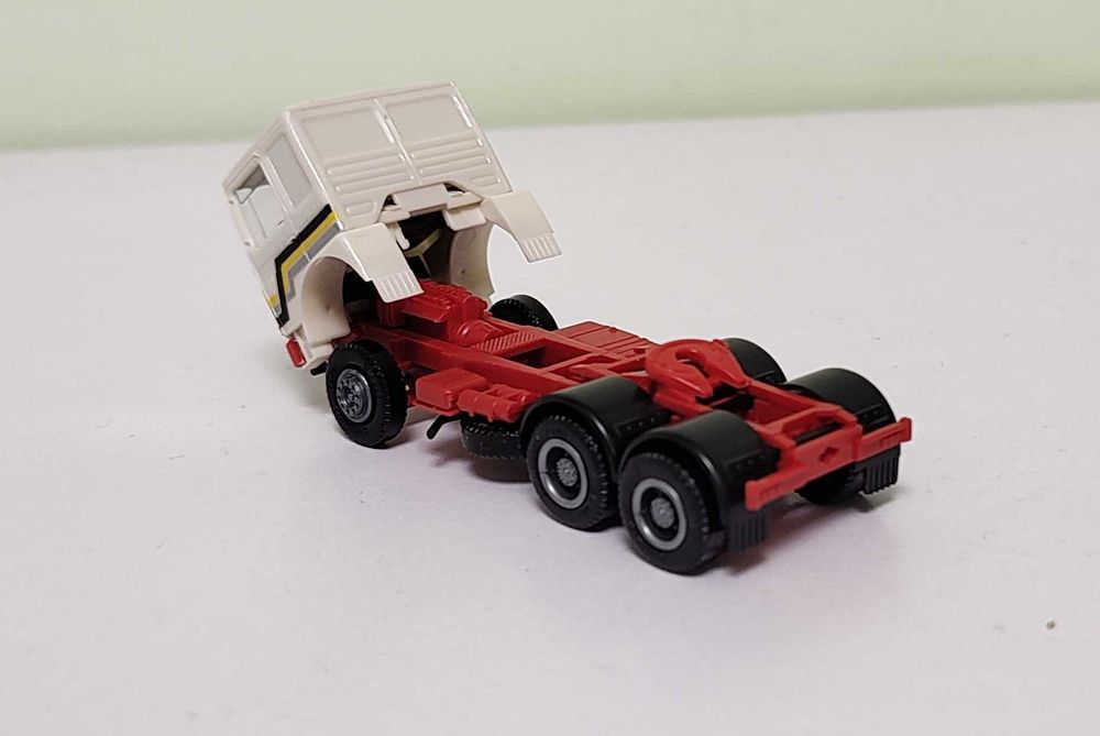 macheta camion cap tractor Roman Diesel Herpa scara 1:87 diorama H0