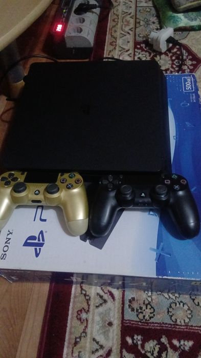 Продам Sony Playstation 4. Отдам за 280000тг. Почти новый, срочно!