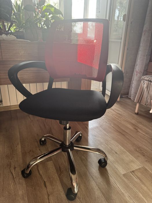 Офисное кресло целое