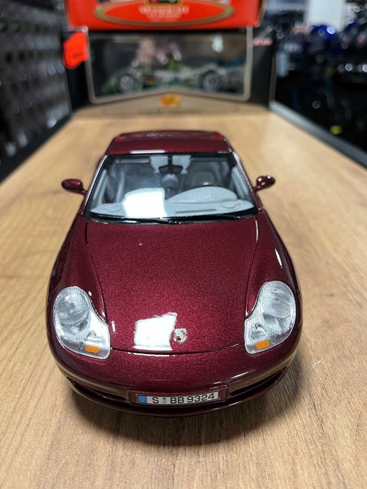 BBURAGO метален колекционерски модел  PORSCHE CARRERA 911 1999г. 1:18
