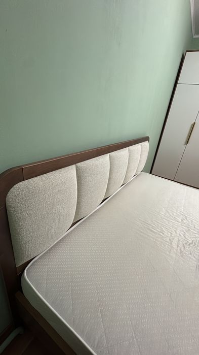 Кровать с матрассом