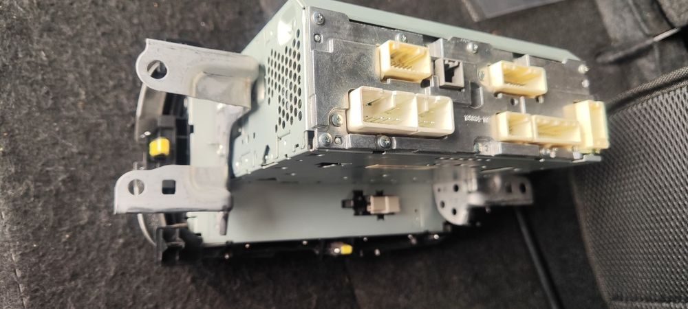 Навигация Тойота Ярис хибрид