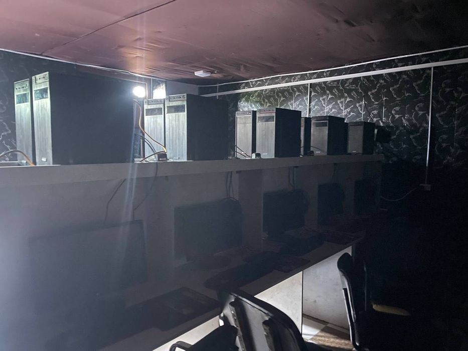 Kampyuterla mebellari bilan sotiladi