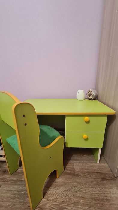 Детский столик в отличном состоянии