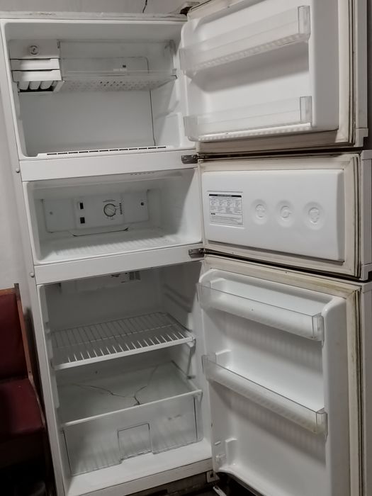 Продам Холодильник 3х камерный