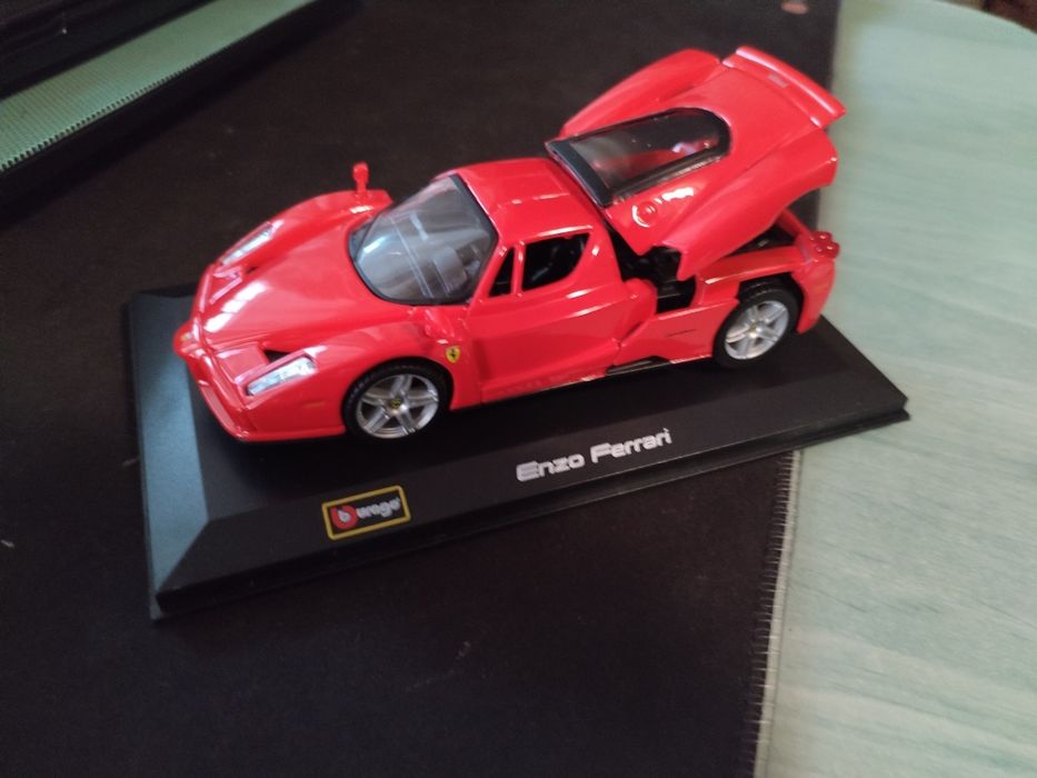 machetă burago Enzo Ferrari