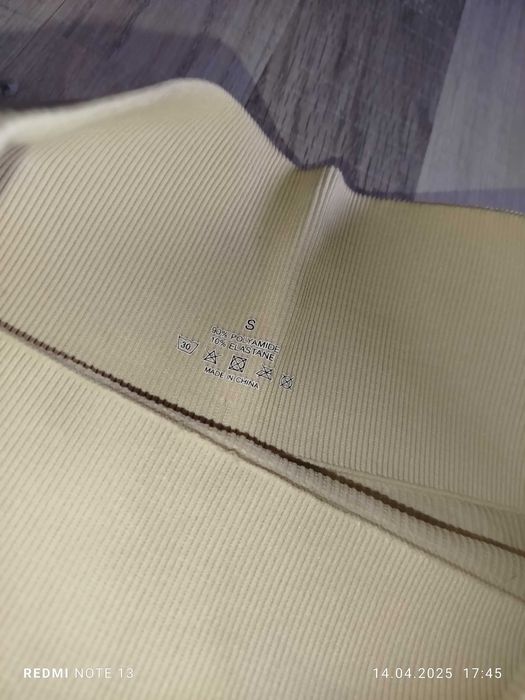 Дамски рипсен клин оформящ дупето.