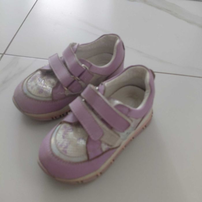 Кроссовки отличного качества для девочки