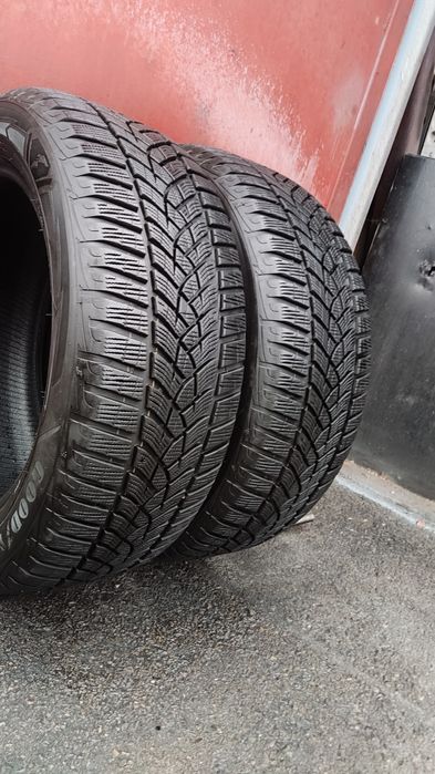 2бр. зимни гуми 225/55/17 GoodYear Ultra Grip Performance+
dot2724