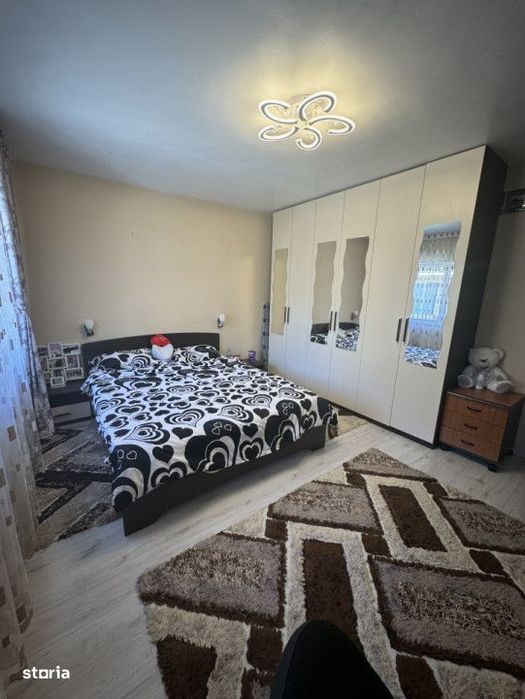 Apartament de 2 camere, decomandat, 61mp, zona Florilor