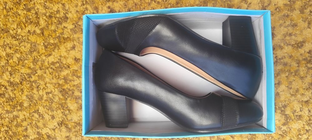 Стилни, удобно, черни обувки