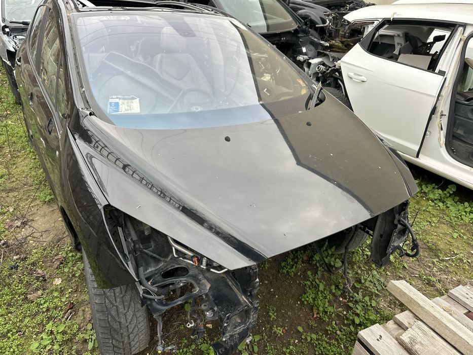 Преден капак за Пежо 308 Черен