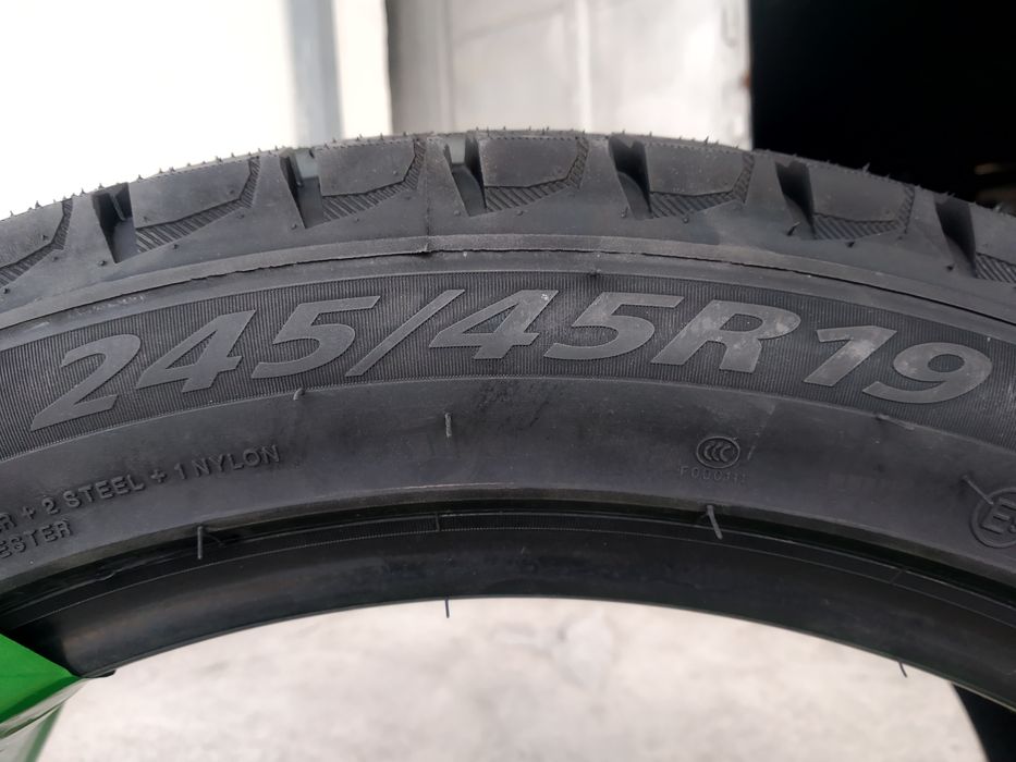 Зимние автошины 245/45R19