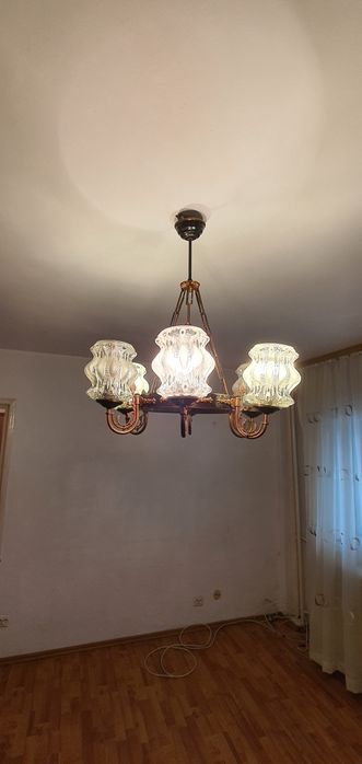 Vând lustra 6 brațe