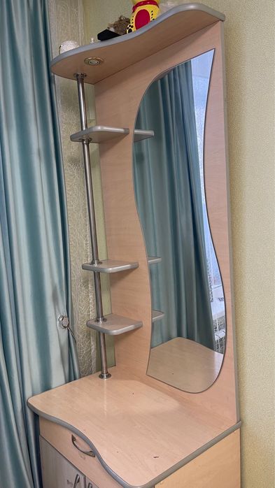 Продам стенку с зеркалом