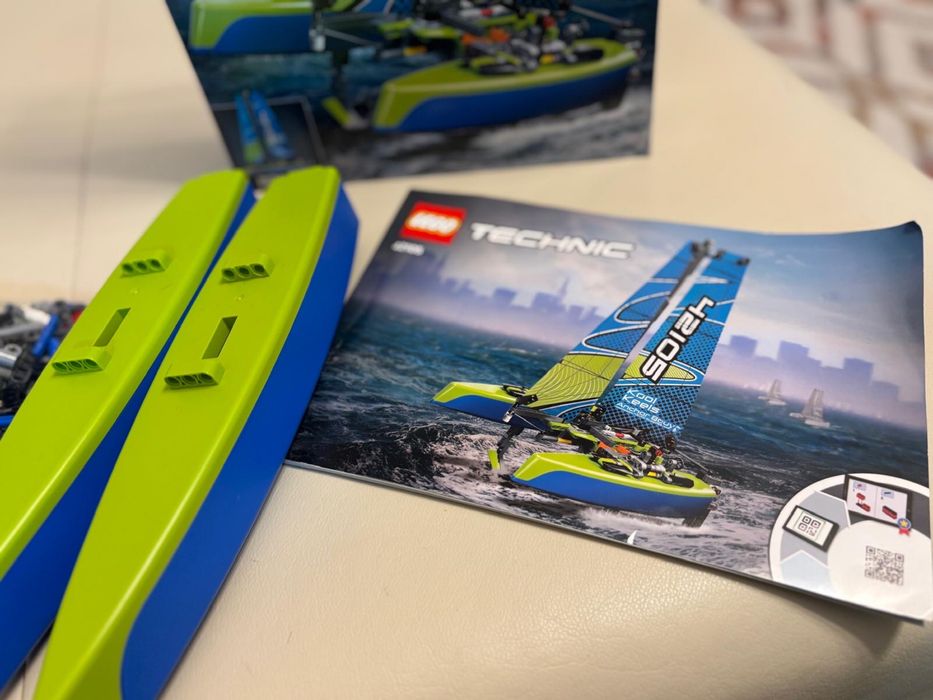 LEGO Technic - Catamaran 42105, 404 piese
