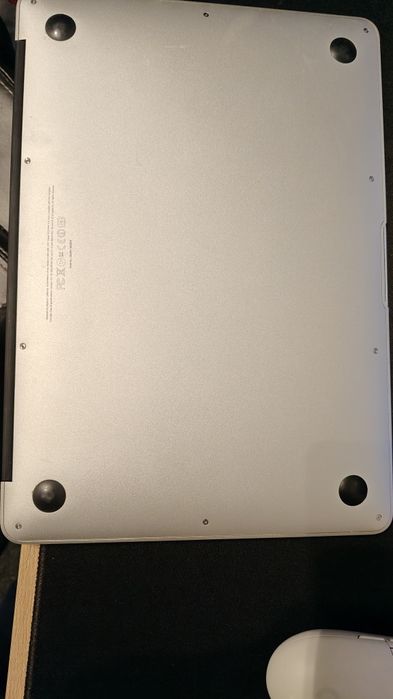 Macbook Air 13" Late 2010 core2duo, 4GB ram, 128 SSD stare excelentă