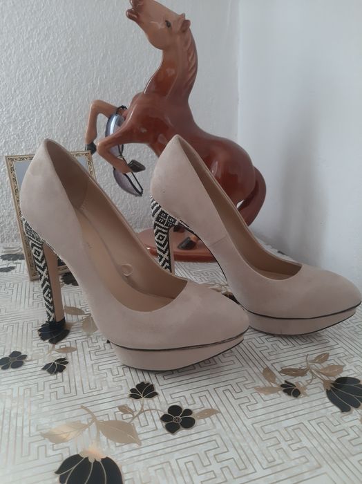 Vând pantofi zara  nr 36 37
