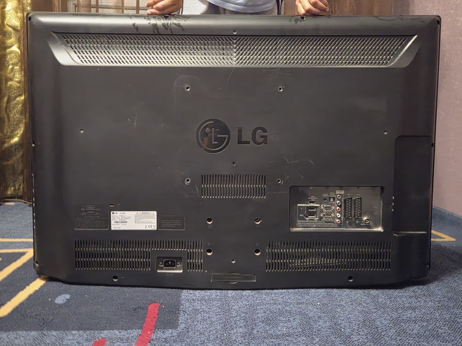 продам телевизор LG