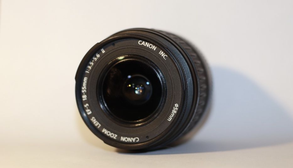 Canon EOS 200D + obiectiv kit 18-55mm