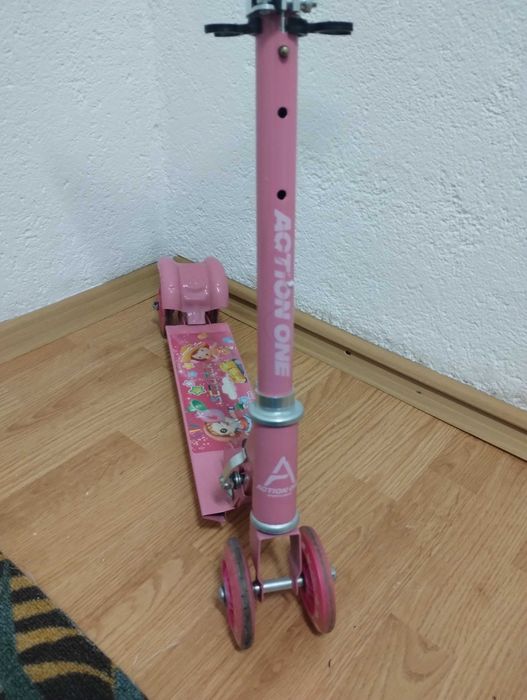 Trotineta copii  3-8 ani, cu 4 roți