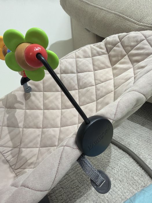 Продам люльку шезлонг babybjorn