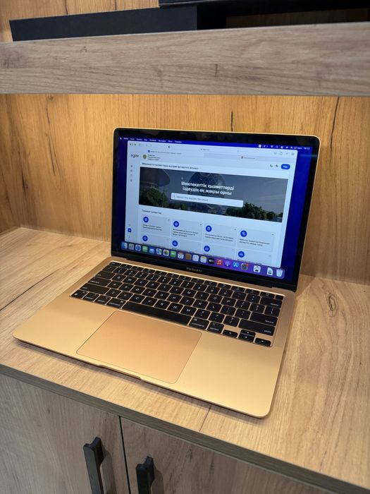 Продам Macbook air m1 8/256gb.
