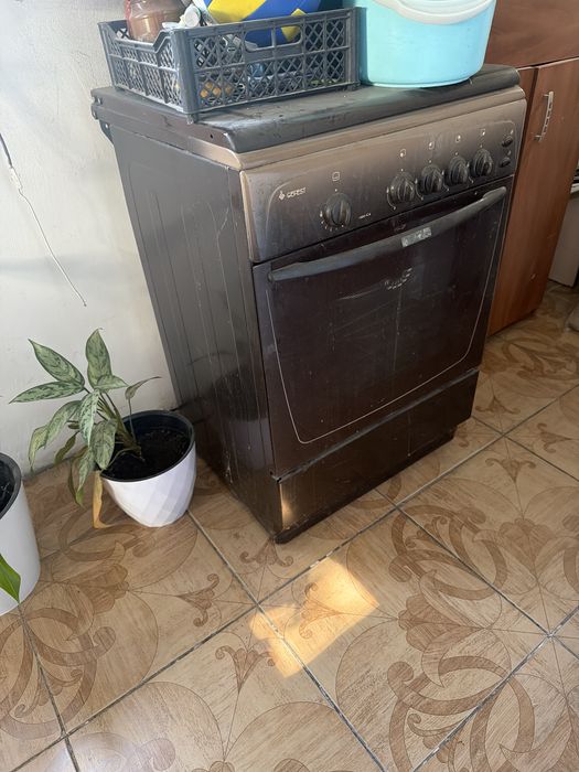 Продам газ плиту